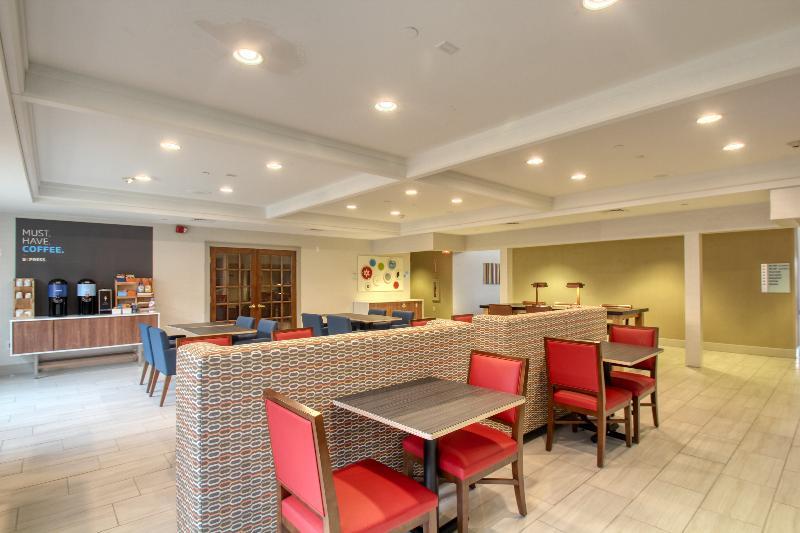 Holiday Inn Express Hotel & Suites Oshkosh - State Route 41 By Ihg Exterior foto